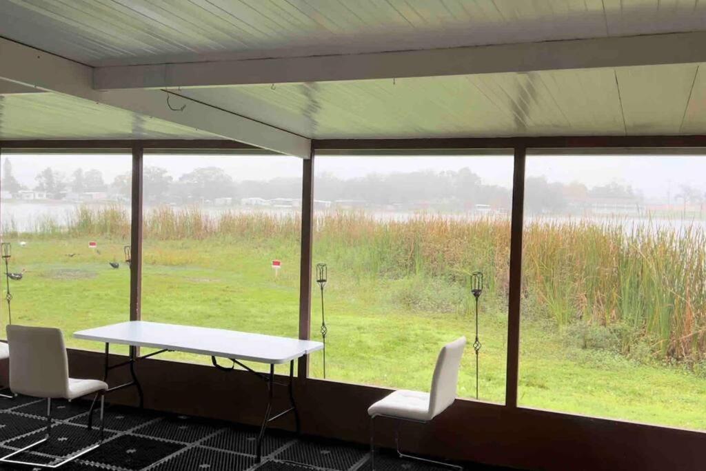 Lakeside Retreat - 3 Bedroom, 2 Bathroom House By The Lake Lakeland Eksteriør billede